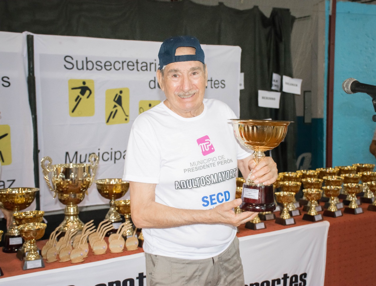 TERCERA EDAD/     ADULTOS MAYORES DE PRESIDENTE PERÓN VIAJÓ A SU PRIMER TORNEO REGIONAL DEL AÑO Y TRAJO VARIOS TROFEOS