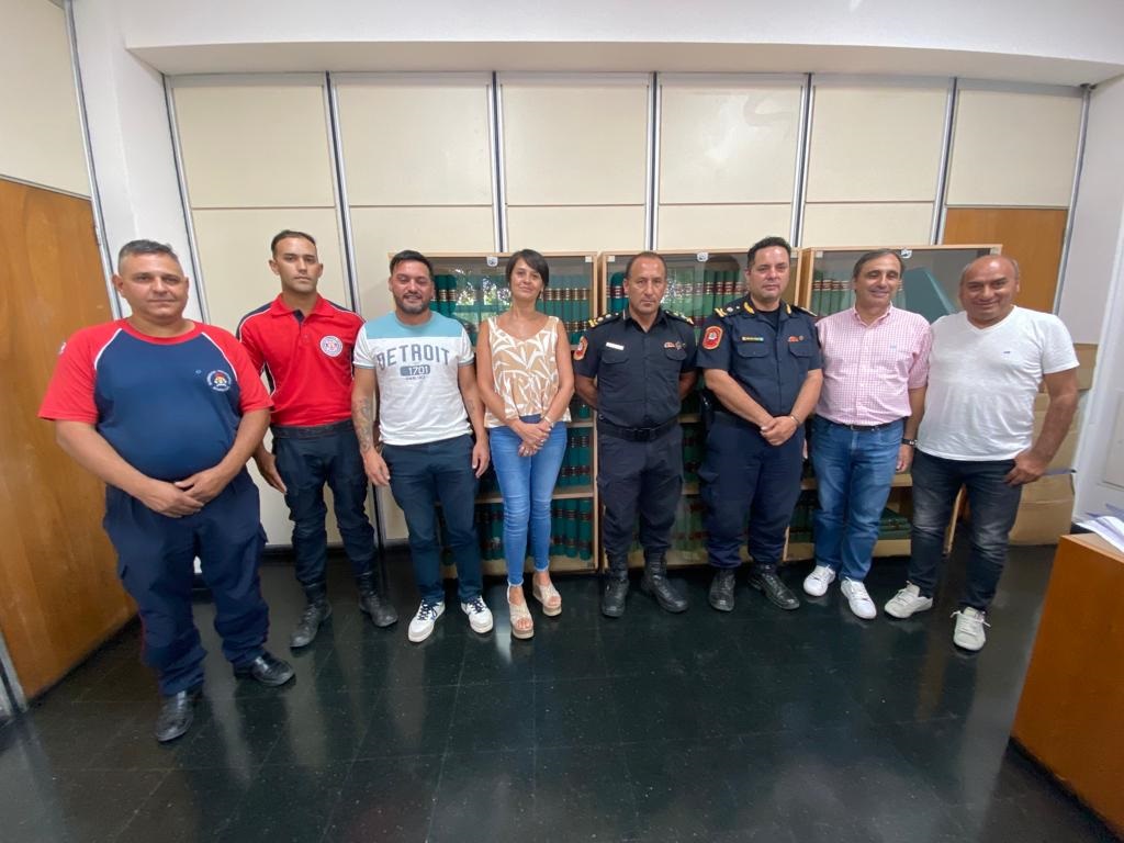 ENTIDADES / REUNIÓN PARA OPTIMIZAR LOS SERVICIOS DEL CUARTEL DE BOMBEROS VOLUNTARIOS DE GUERNICA