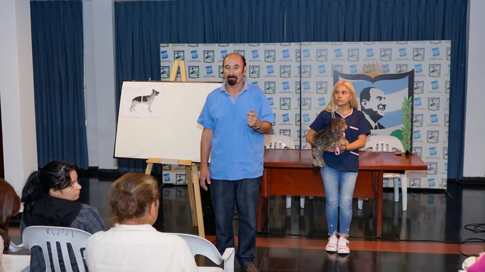 ZOONOSIS / EL MUNICIPIO CAPACITÓ EN PRIMEROS AUXILIOS PARA ANIMALES ACCIDENTADOS