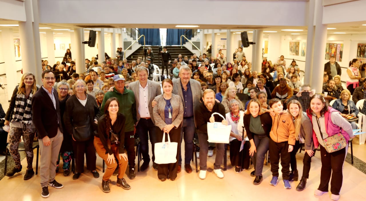TRANSPORTE / BLANCA CANTERO RECIBIÓ PASES LIBRES PARA SUS VECINOS Y VECINAS