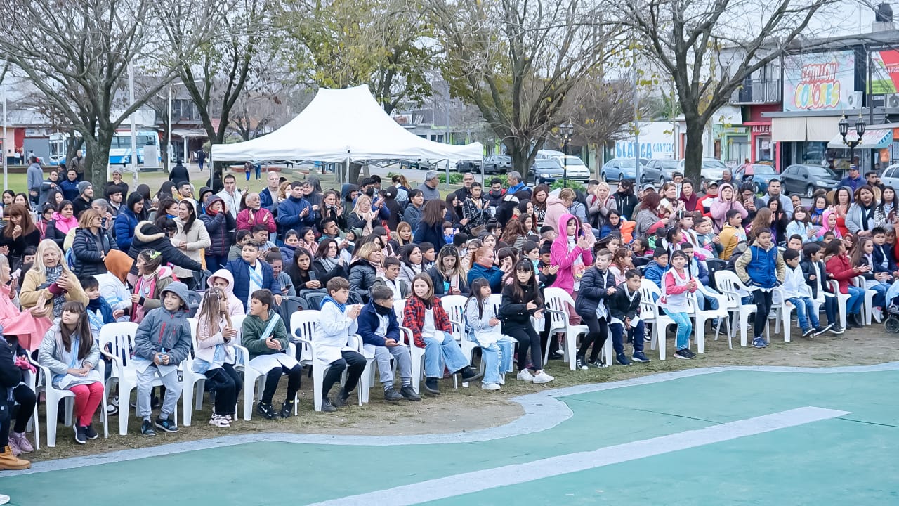 Promesa de Lealtad / LA INTENDENTE BLANCA CANTERO PRESIDIÓ EMOTIVO ACTO DE PROMESA DE LEALTAD A LA BANDERA A ESTUDIANTES DE CUARTO AÑO DE LAS ESCUELAS PRIMARIAS