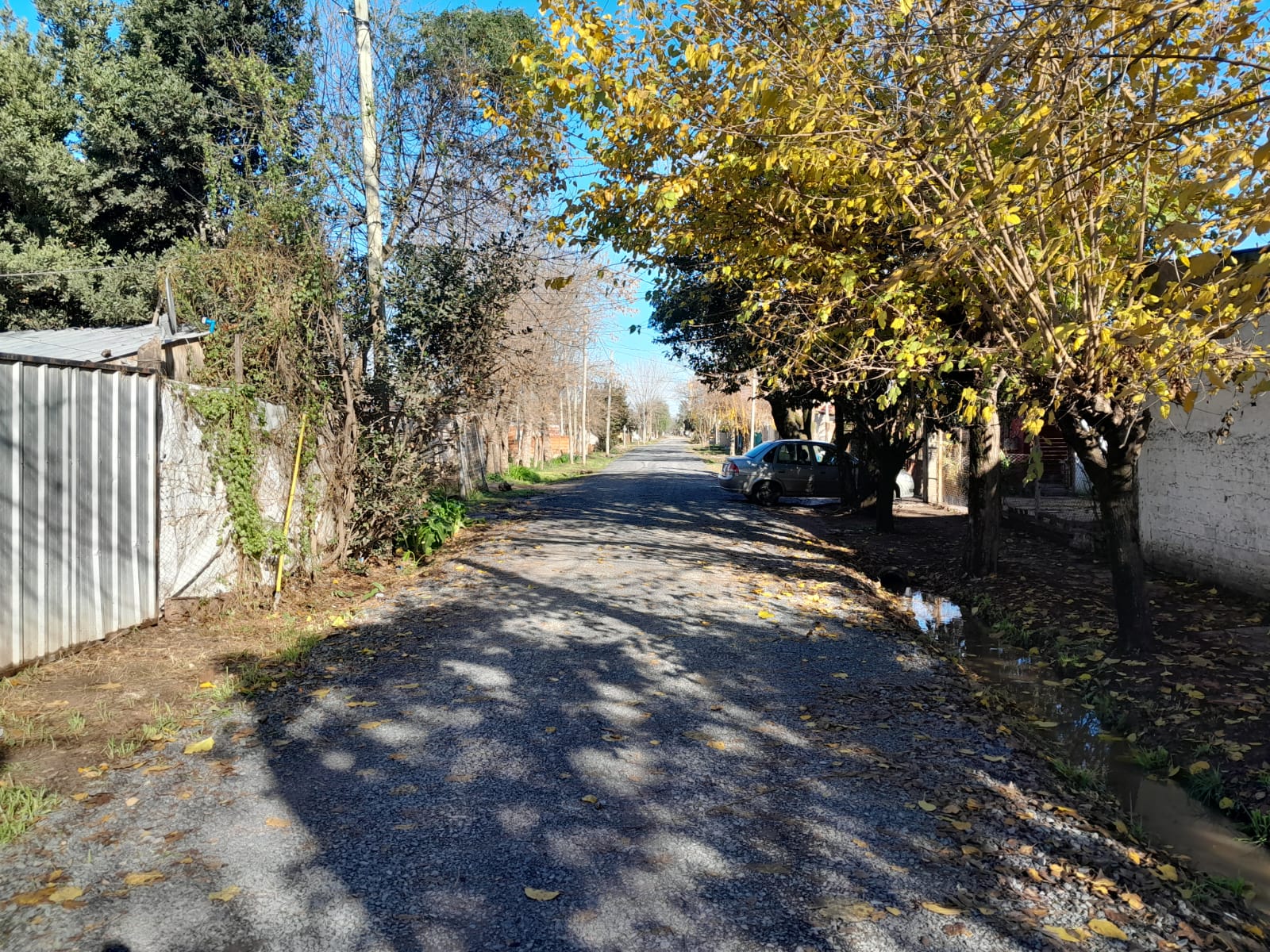SERVICIOS / EL MUNICIPIO PONE EN VALOR LAS CALLES COMPACTADAS CON PIEDRA GRANÍTICA