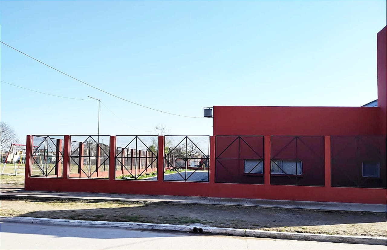 MÁS OBRAS / PONEN EN VALOR ESTABLECIMIENTOS EDUCACIONALES EN PRESIDENTE PERÓN