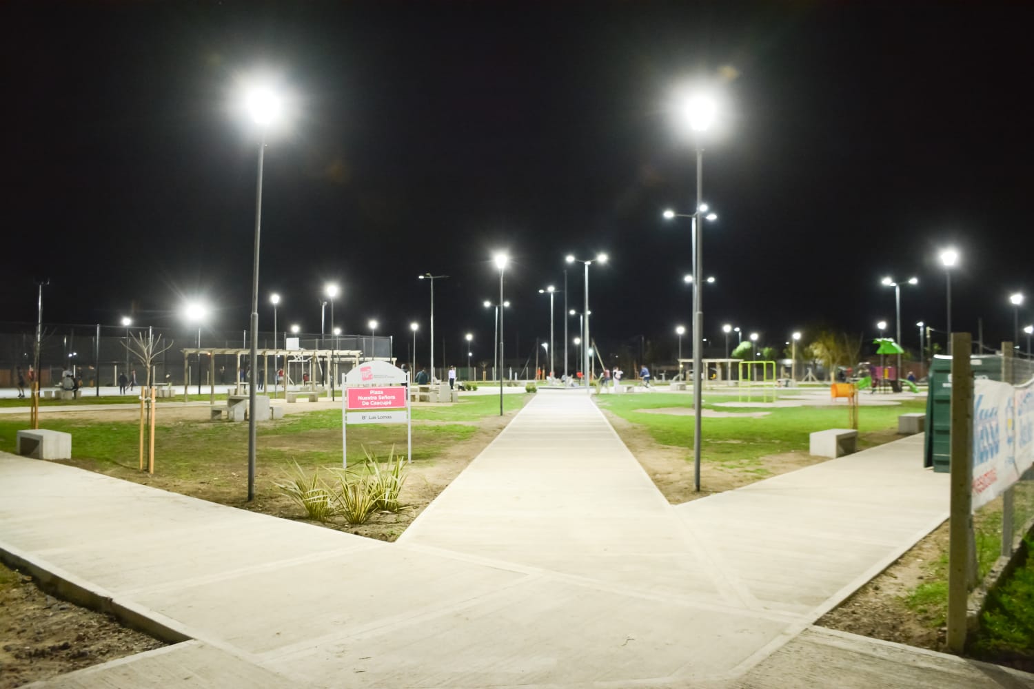 GESTIÓN / BLANCA CANTERO Y VICTORIA TOLOSA PAZ INAUGURARON LA NUEVA Y MODERNA PLAZA NUESTRA SEÑORA DE CAACUPÉ