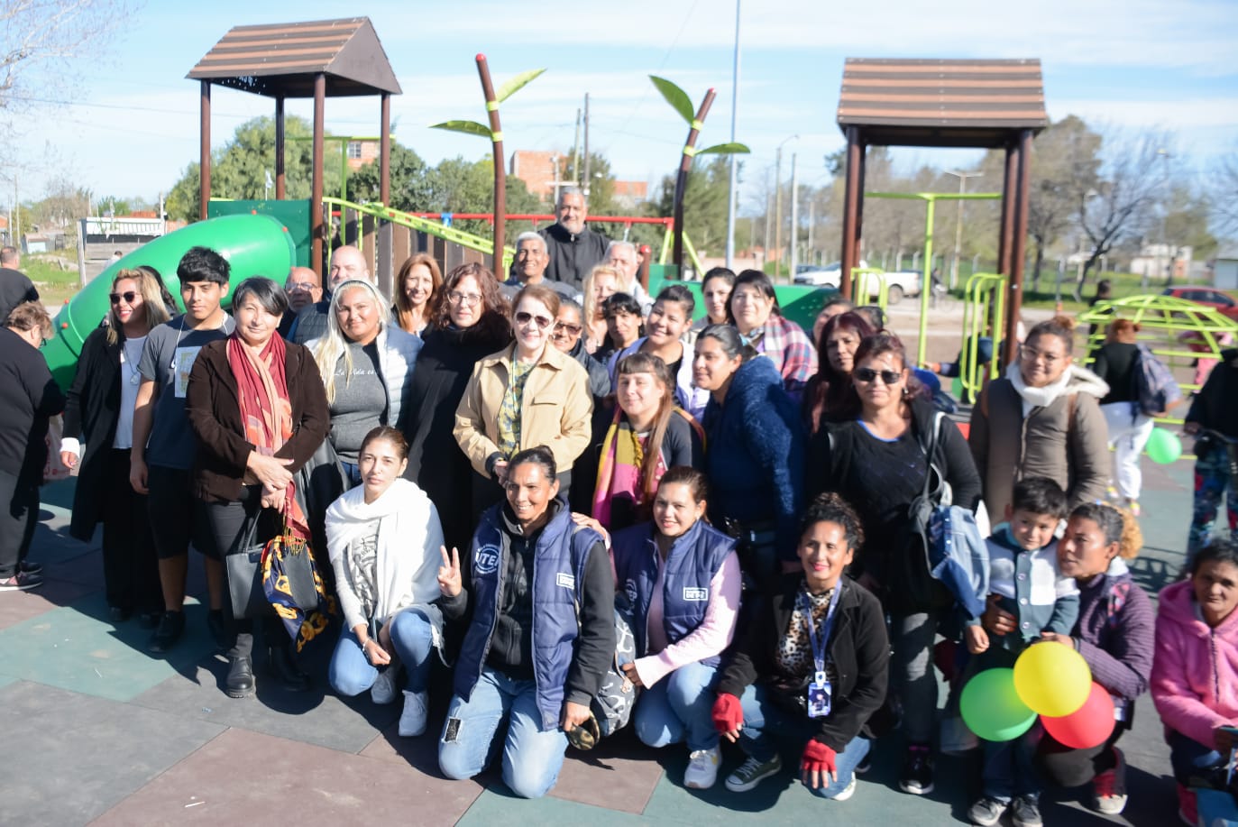 MÁS OBRAS / BLANCA CANTERO Y FABIANA RUBINSTEIN INAUGURARON EL NUEVO PATIO DE JUEGOS EN EL BARRIO PANAMÉRICA