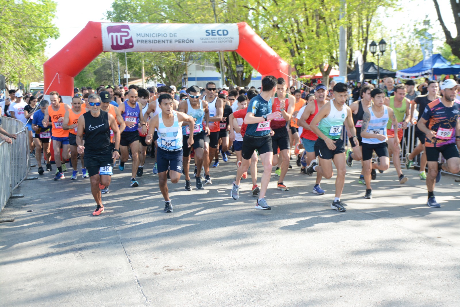 PERÓN CORRE / MASIVA PARTICIPACIÓN EN LA PRUEBA ATLÉTICA GRATUITA