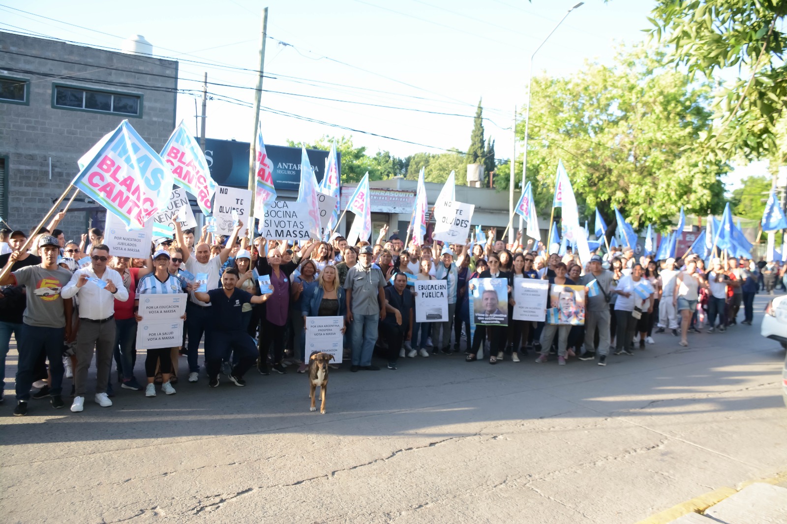 BLANCA CANTERO CERRÓ LA CAMPAÑA CON UNA MASIVA CONCURRENCIA, EN GUERNICA