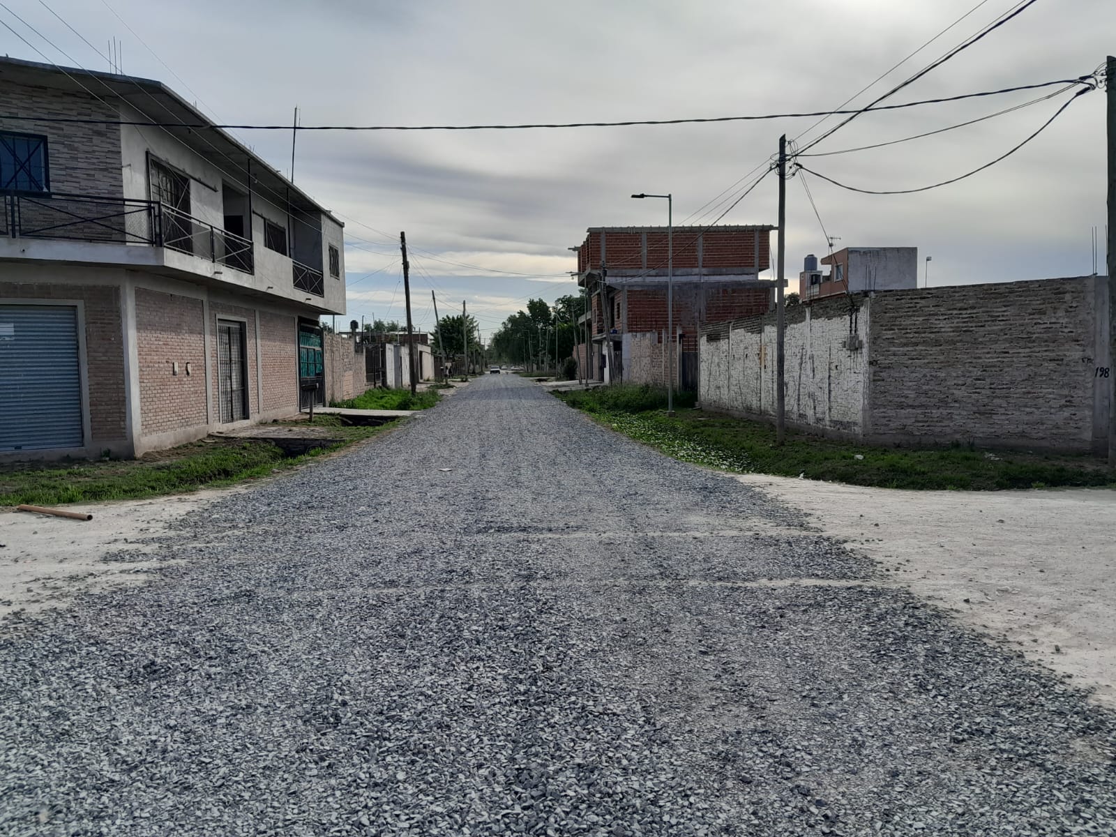 SERVICIOS / EL MUNICIPIO SIGUE CON LAS MEJORAS DE LAS CALLES EN LOS BARRIOS DE PRESIDENTE PERÓN