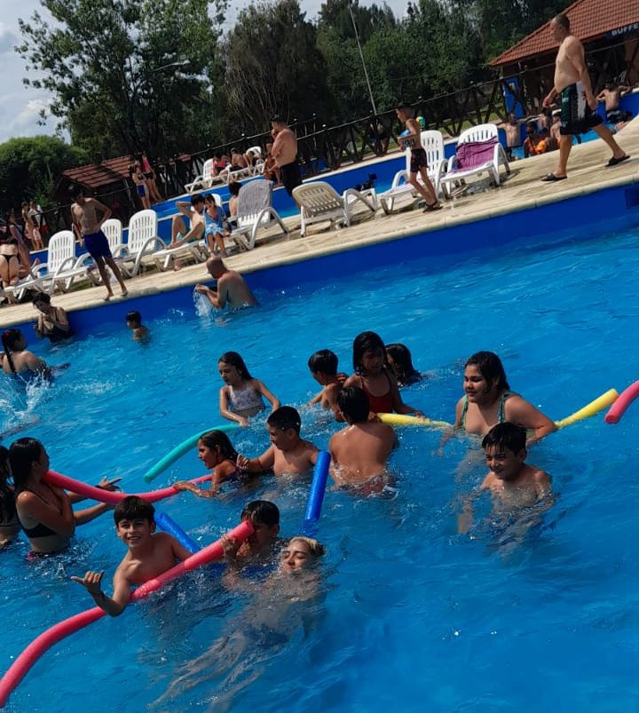 GESTIÓN / DELEGACIONES DE CHICOS DISFRUTAN DE LAS ESCUELAS ABIERTAS EN VERANO