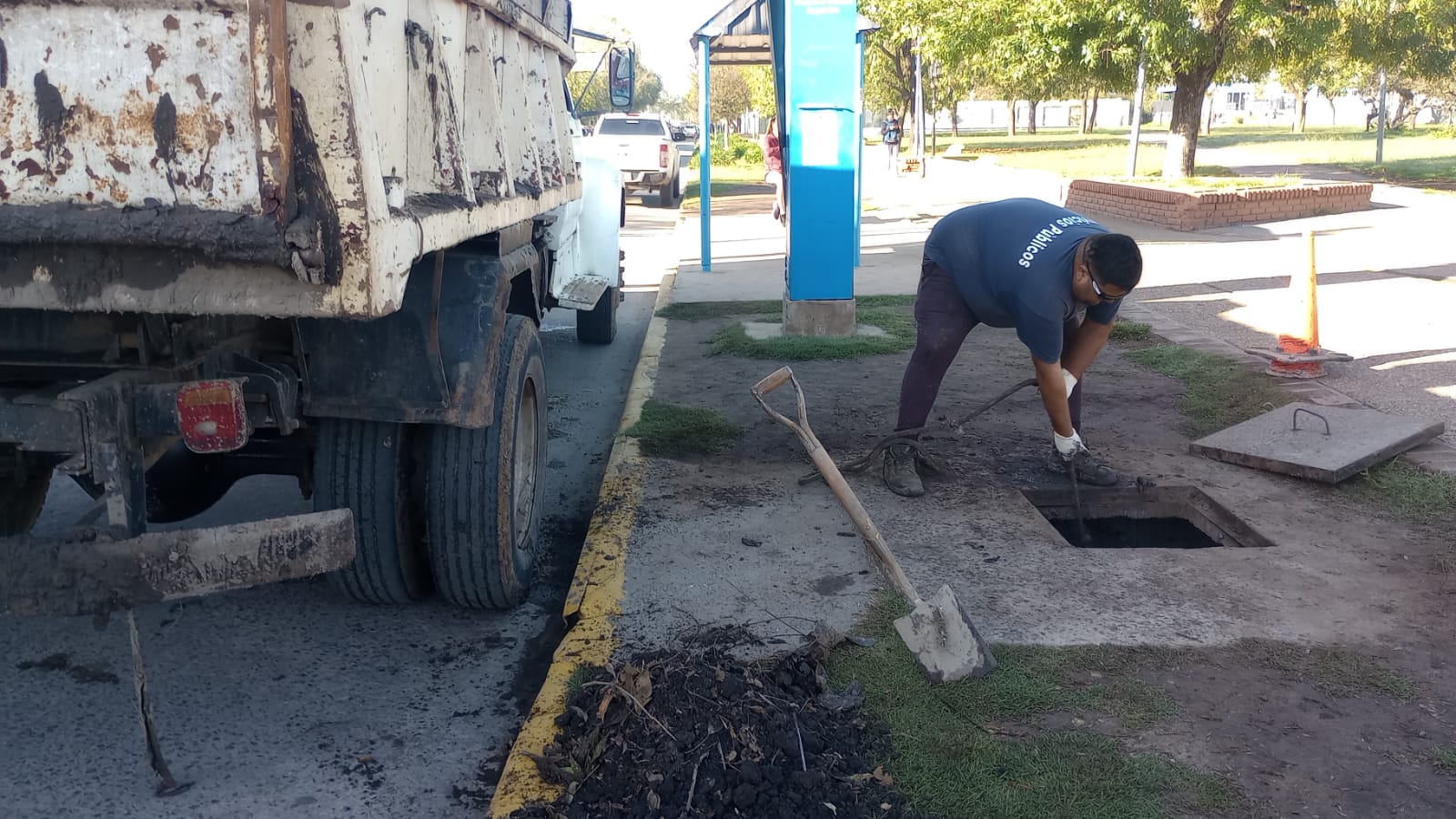 SERVICIOS PÚBLICOS / CONTINUAMOS Y REFORZAMOS LAS TAREAS DE SANEAMIENTO