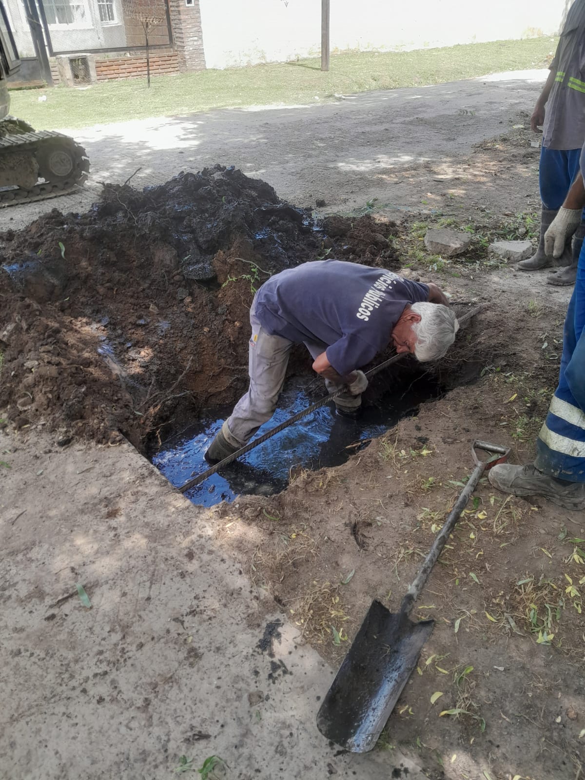 #Servicios / SIGUEN LAS TAREAS DE ZANJEO PARA EVITAR ANEGAMIENTOS