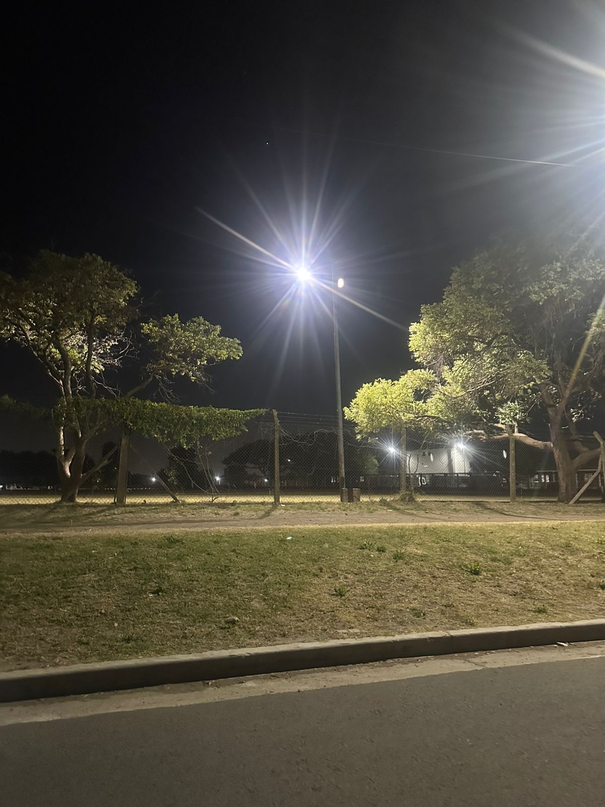  #Deportes / AVANZA LA OBRA DE ACONDICIONAMIENTO DEL SISTEMA ELÉCTRICO EN EL POLIDEPORTIVO